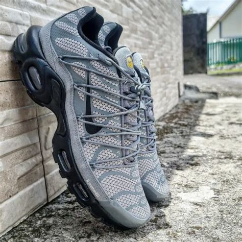 nike tuned 1 herren schuhe farbe dk grey-wolf grey-black